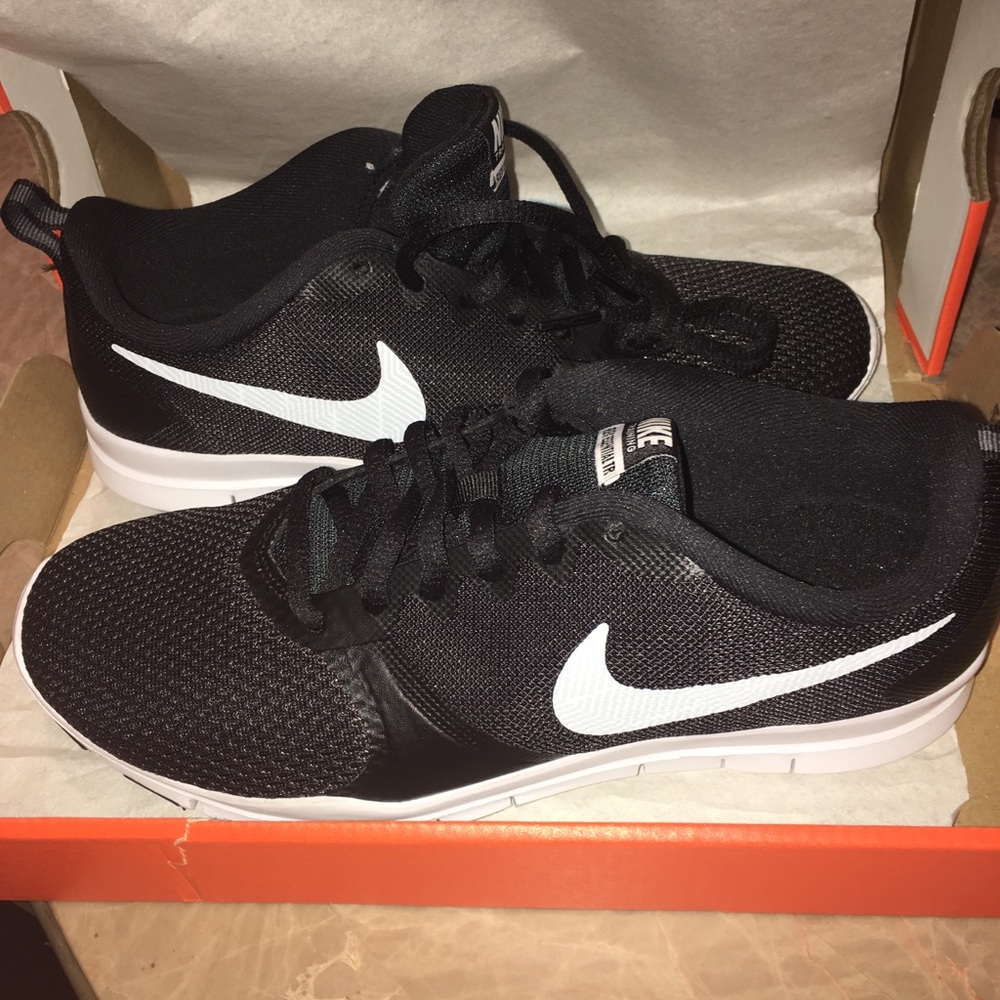 NIKE FLEX ESSENTIAL TRAINING SHOES